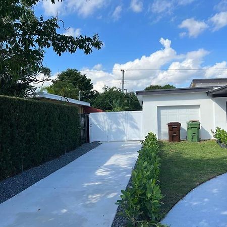 Stunning Deluxe Studio Hialeah Exterior photo