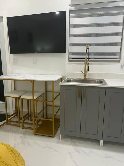 Stunning Deluxe Studio Hialeah Exterior photo